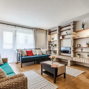 Bpr Golden Corner With Balcony & A/c Budapest
